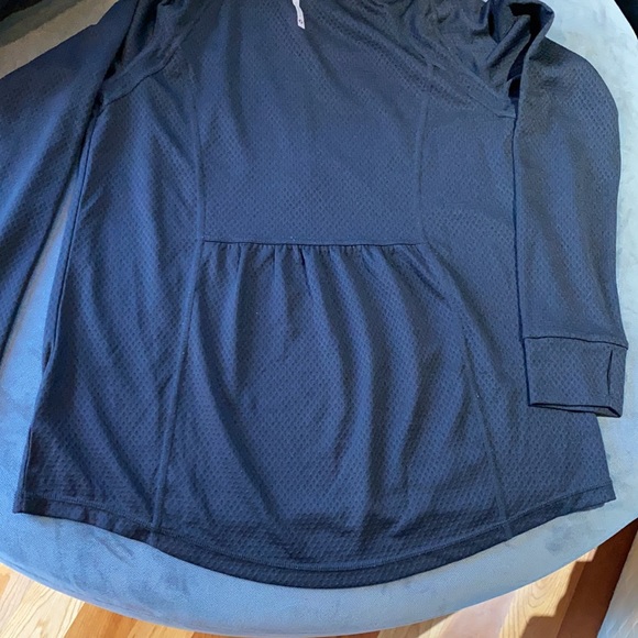 Xersion Slim Fit black high low top. - Picture 5 of 6